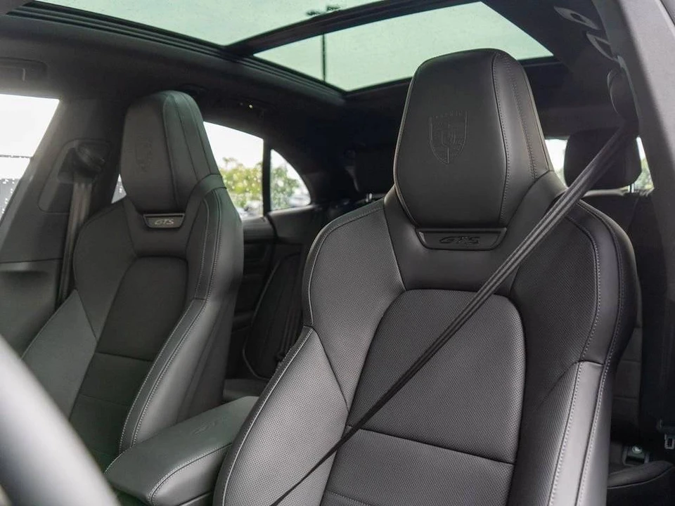 2026 Porsche Macan Electric - Image 4 of 5