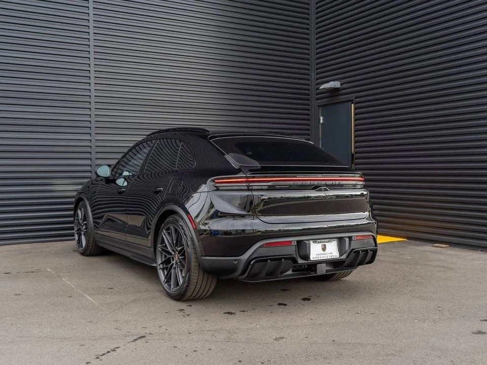 2026 Porsche Macan Electric - Image 3 of 5