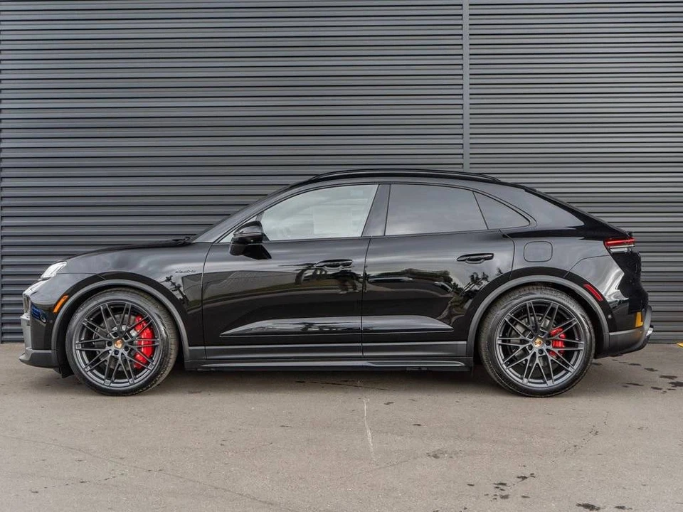 2026 Porsche Macan Electric - Image 2 of 5