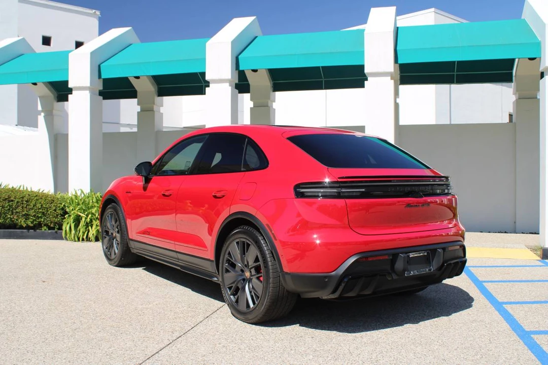 2026 Porsche Macan Electric - Image 3 of 4