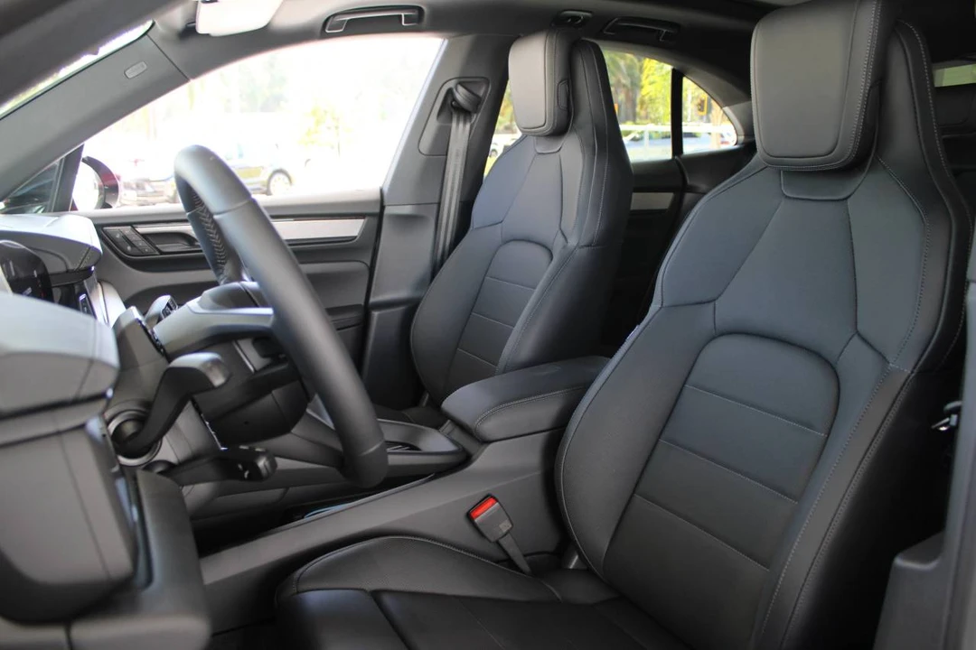 2026 Porsche Macan Electric - Image 5 of 5