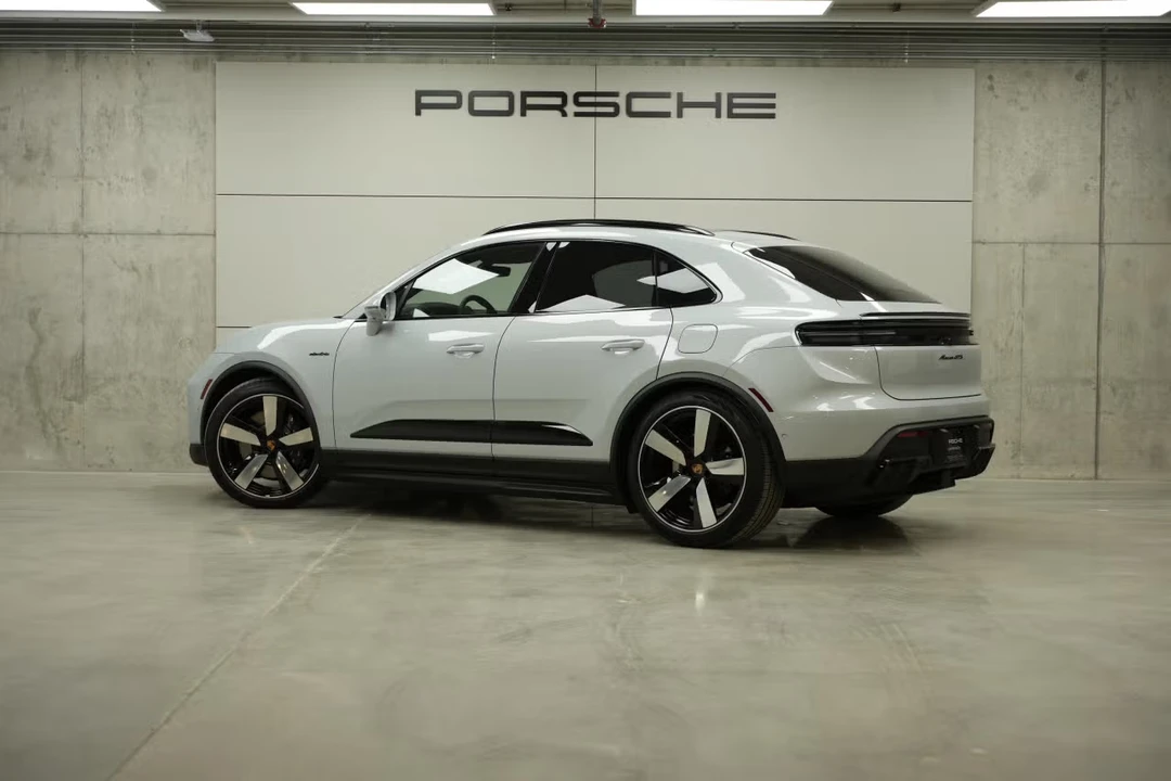 2026 Porsche Macan Electric - Image 20 of 31
