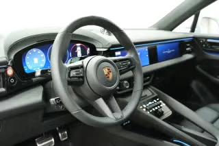 2026 Porsche Macan Electric - Image 25 of 31