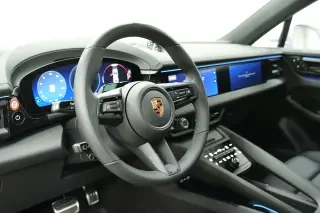 2026 Porsche Macan Electric - Image 29 of 31