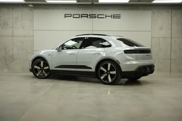 2026 Porsche Macan Electric - Image 22 of 31