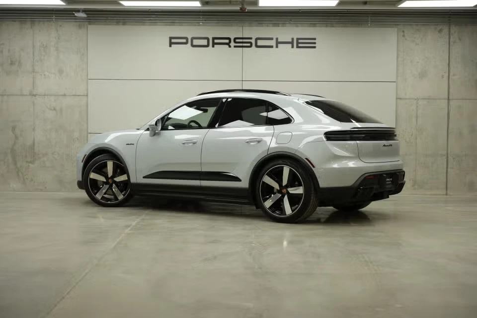 2026 Porsche Macan Electric - Image 19 of 31