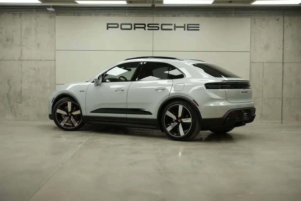 2026 Porsche Macan Electric - Image 23 of 31