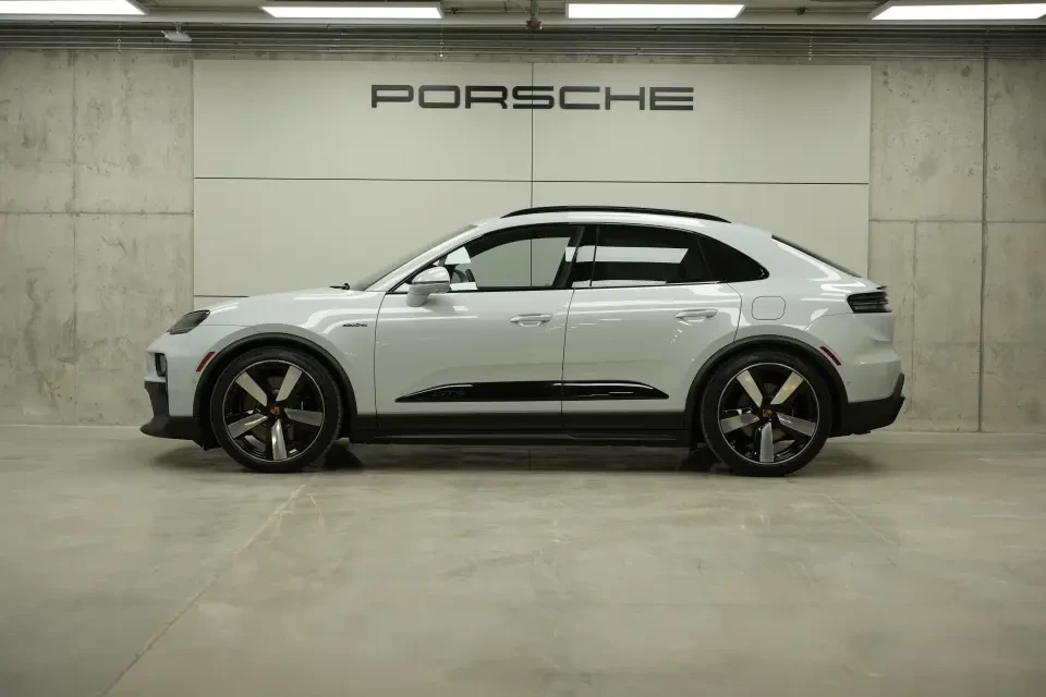 2026 Porsche Macan Electric - Image 15 of 31