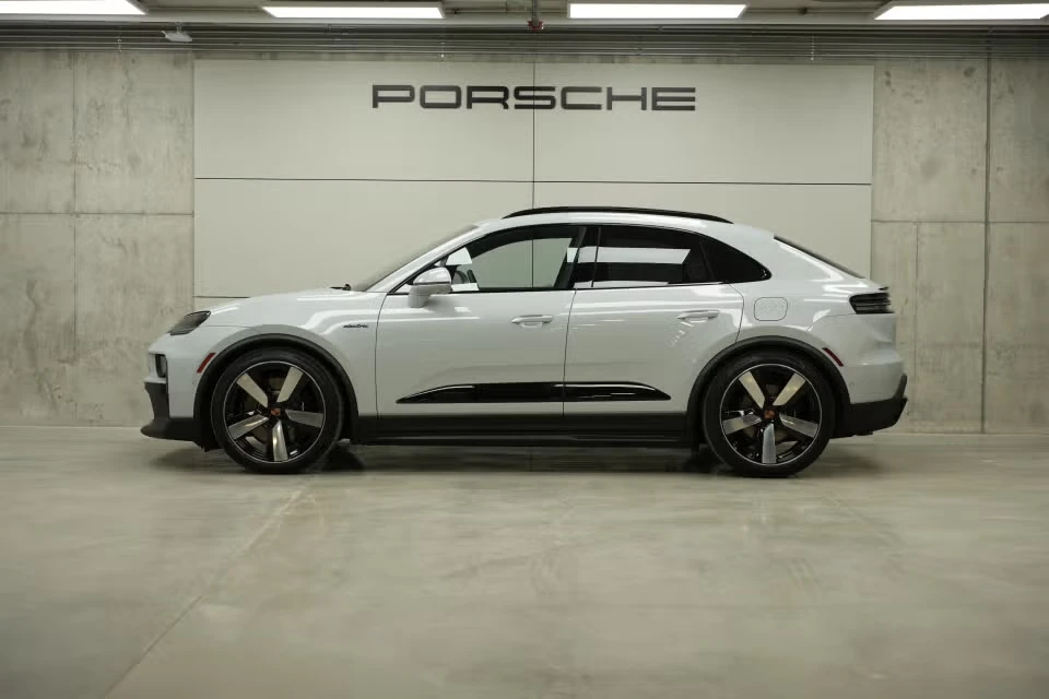 2026 Porsche Macan Electric - Image 11 of 31