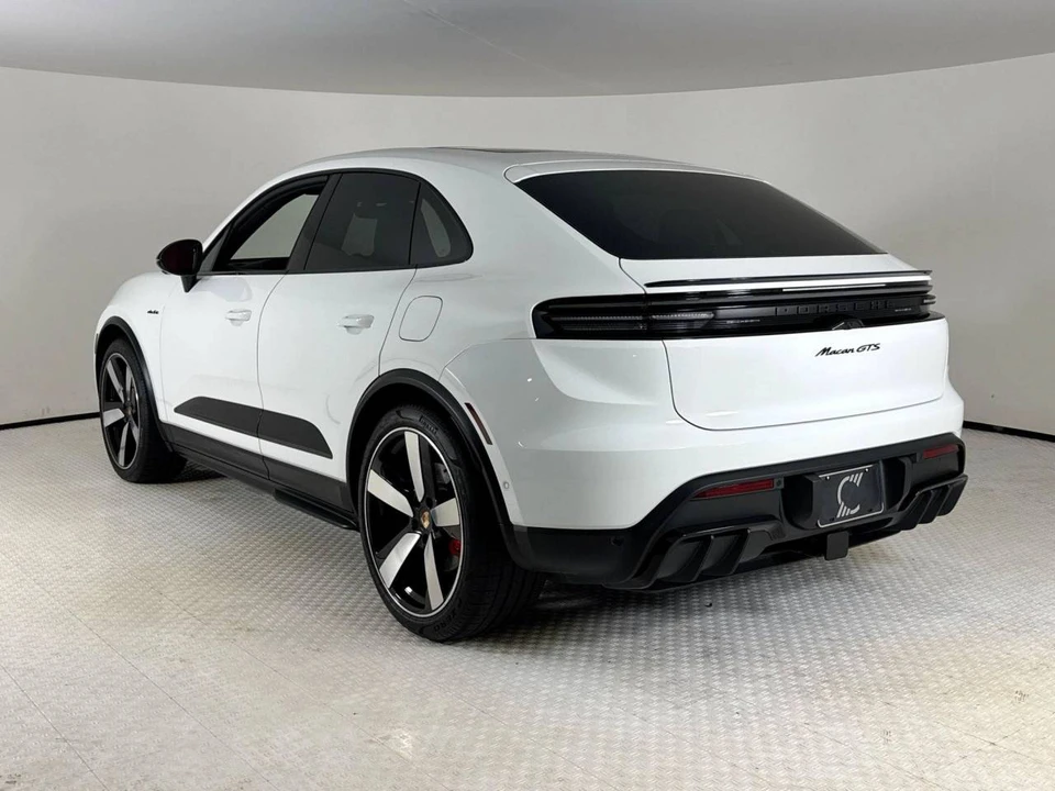 2026 Porsche Macan Electric - Image 3 of 5