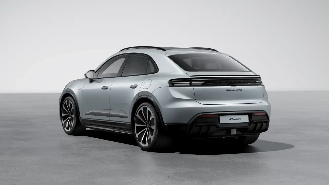 2026 Porsche Macan - Image 24 of 30