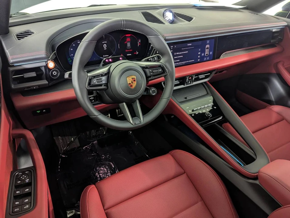 2026 Porsche Macan Electric - Image 4 of 5