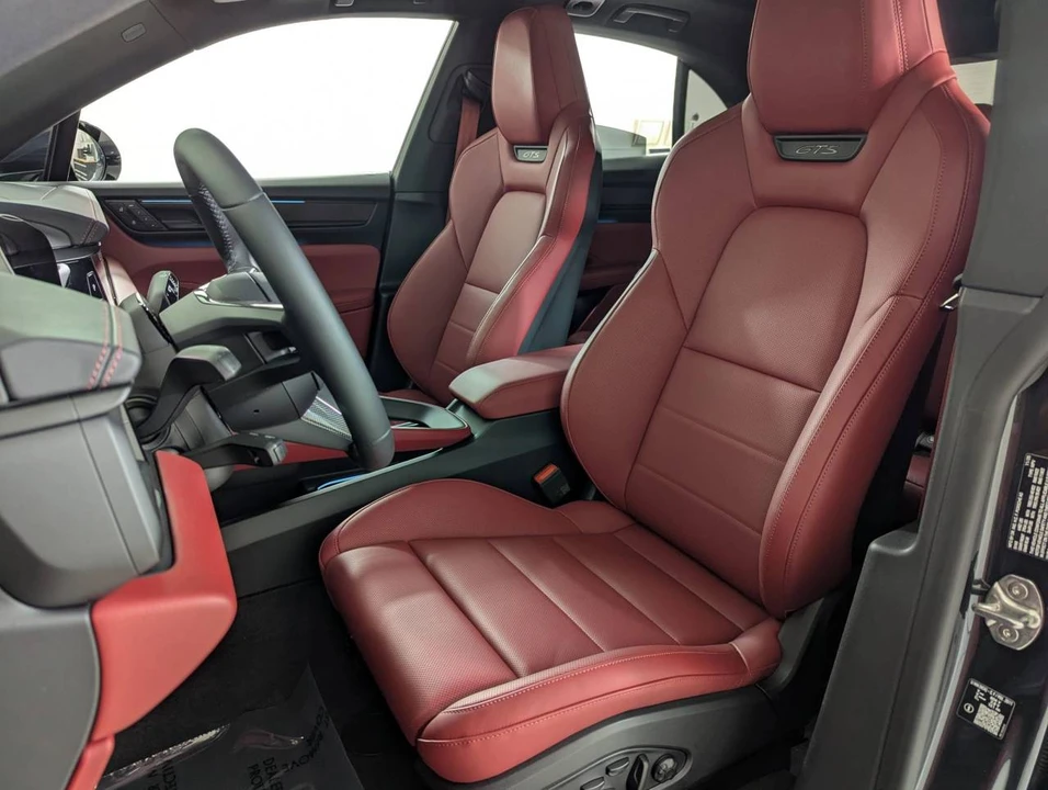 2026 Porsche Macan Electric - Image 5 of 5