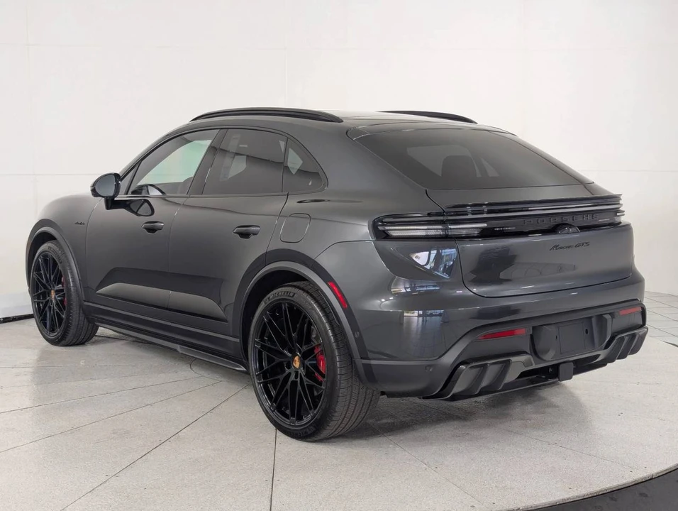 2026 Porsche Macan Electric - Image 3 of 5