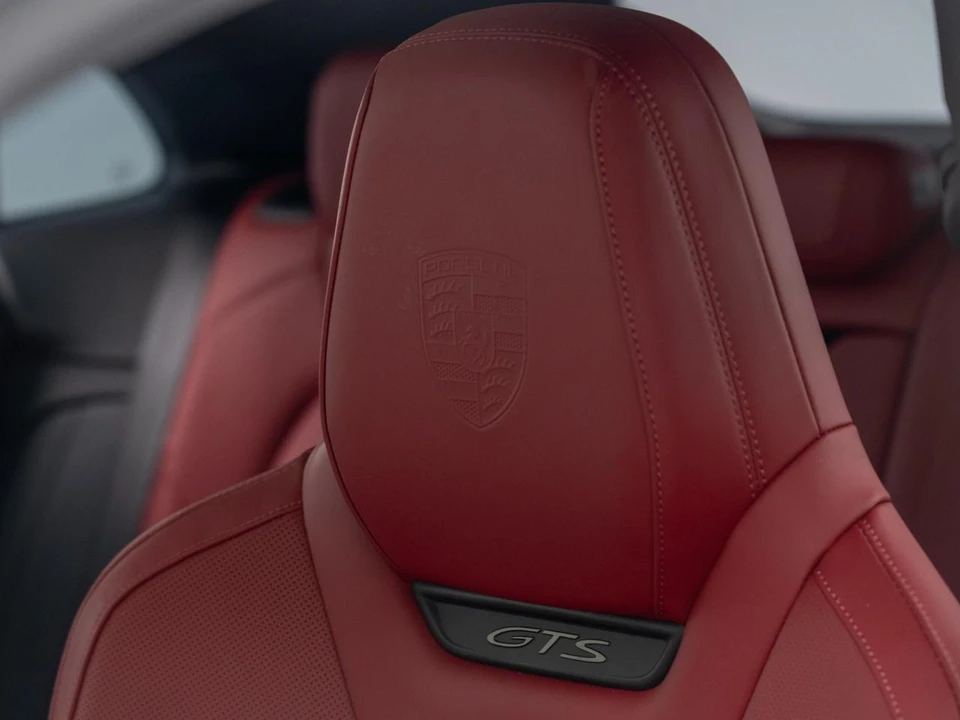 2026 Porsche Macan Electric - Image 20 of 21