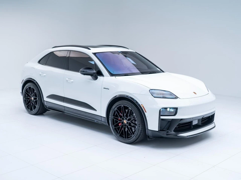 2026 Porsche Macan Electric - Image 8 of 21