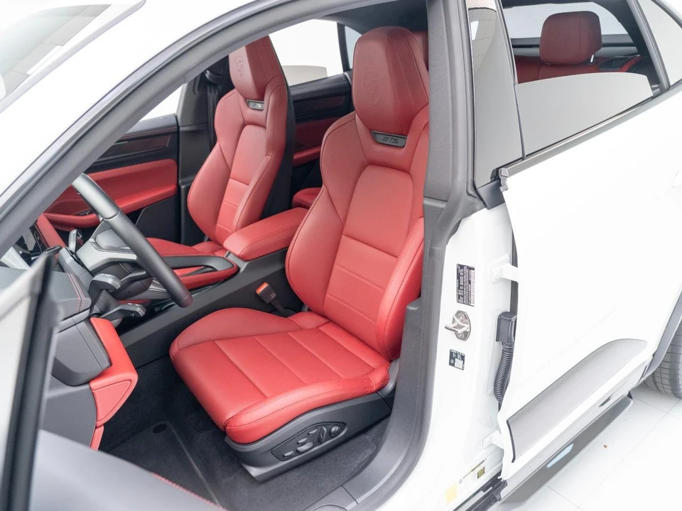 2026 Porsche Macan Electric - Image 6 of 21