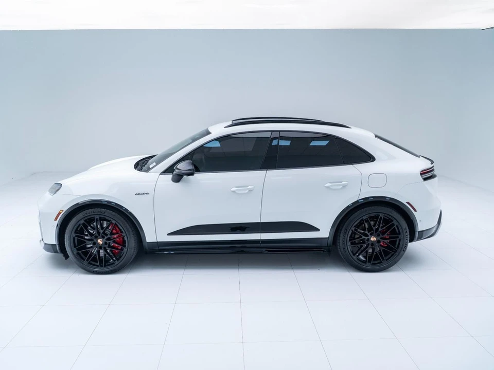 2026 Porsche Macan Electric - Image 3 of 21