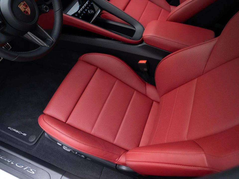 2026 Porsche Macan Electric - Image 18 of 21