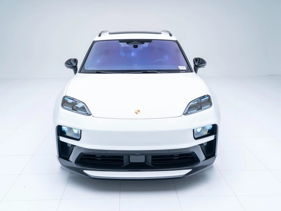 2026 Porsche Macan Electric - Image 7 of 21