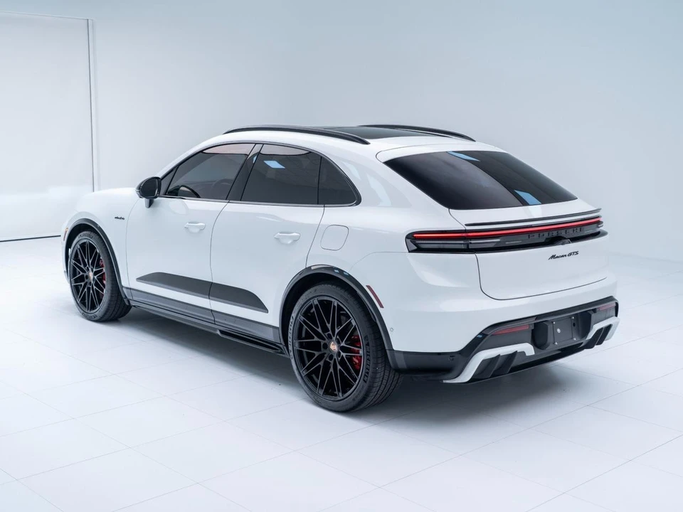 2026 Porsche Macan Electric - Image 4 of 21