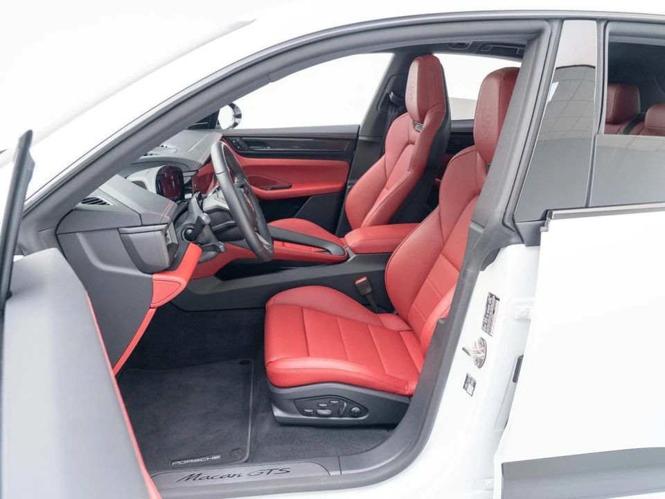 2026 Porsche Macan Electric - Image 19 of 21