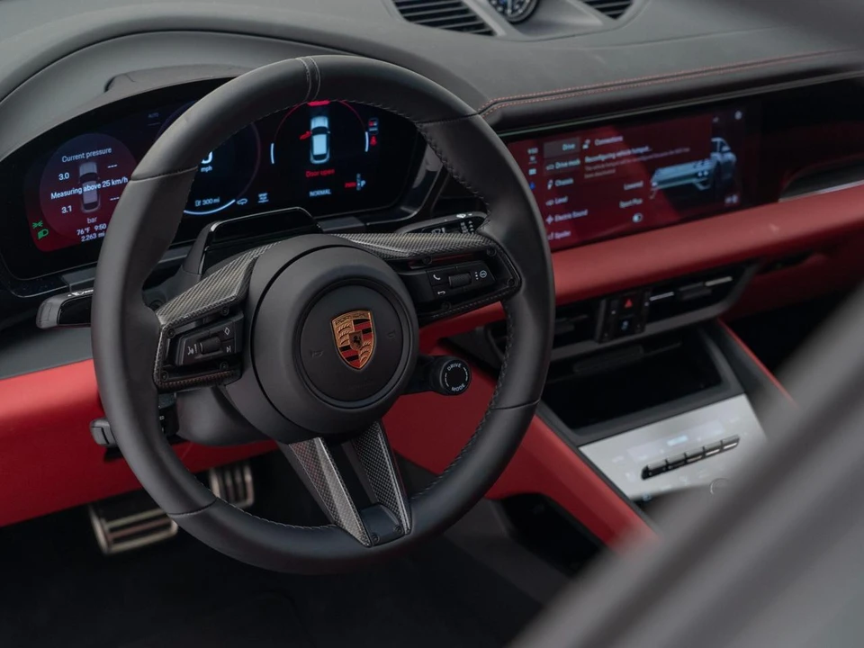 2026 Porsche Macan Electric - Image 21 of 21