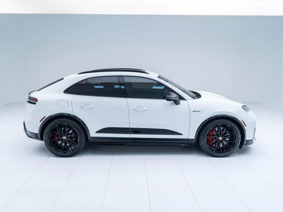 2026 Porsche Macan Electric - Image 9 of 21