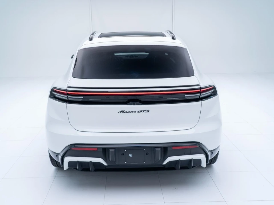 2026 Porsche Macan Electric - Image 11 of 21
