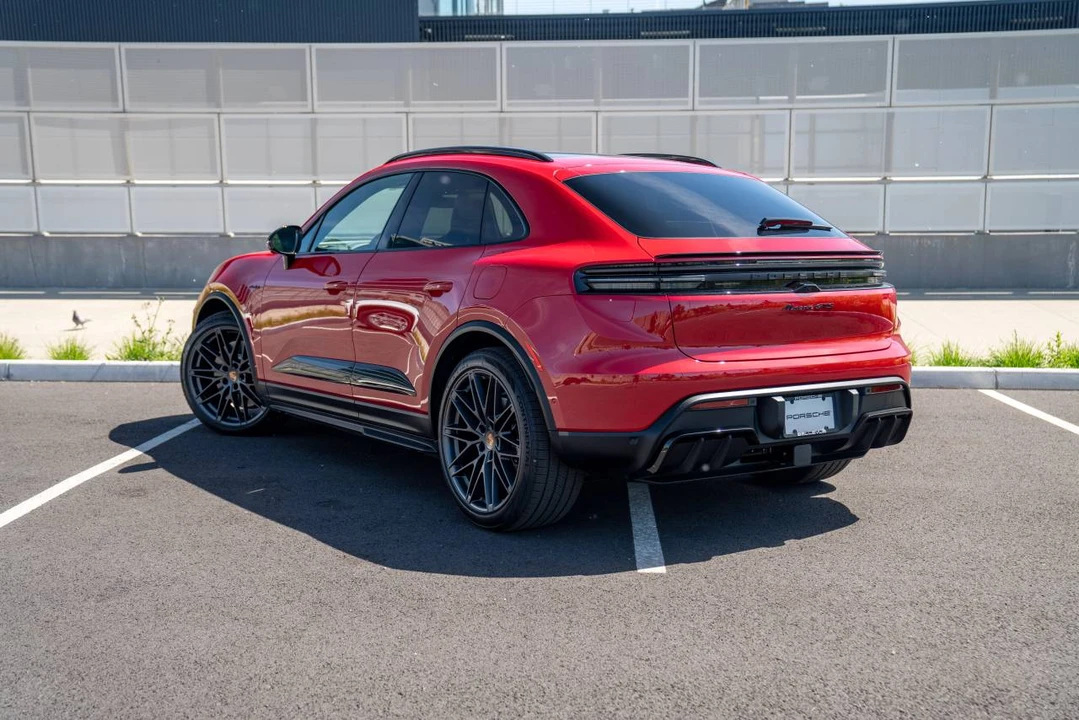 2026 Porsche Macan GTS - Image 3 of 5