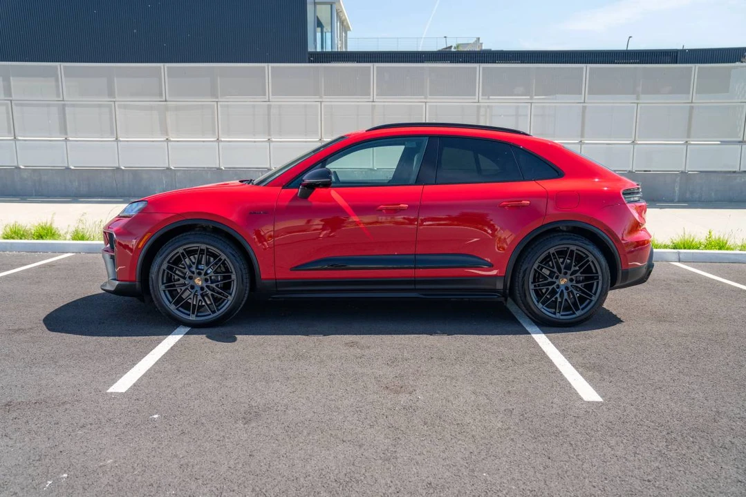 2026 Porsche Macan GTS - Image 2 of 5