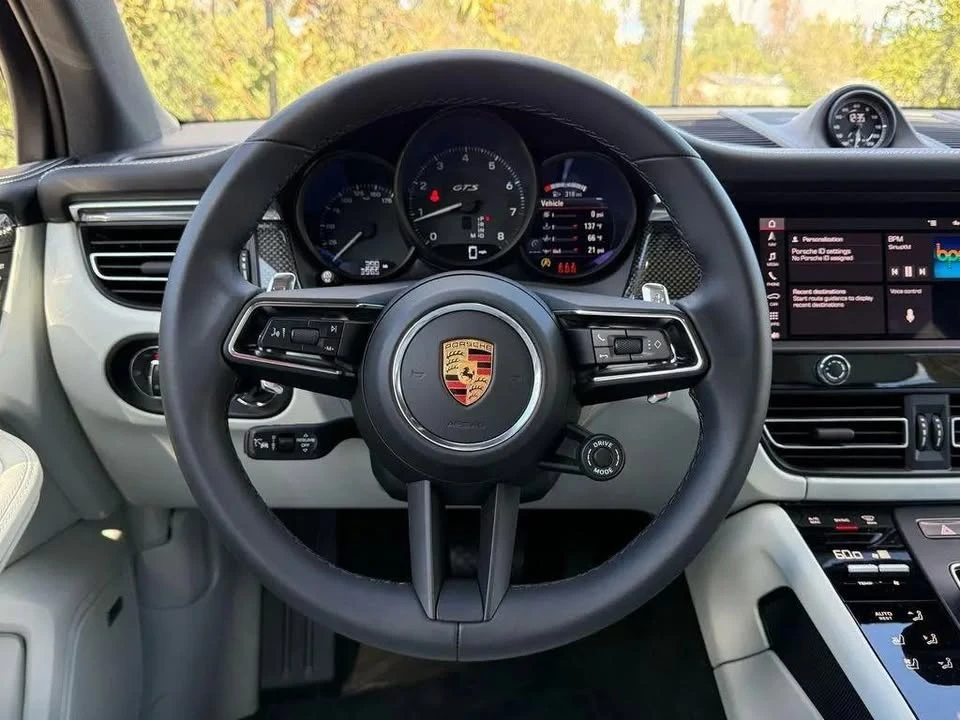 2026 Porsche Macan GTS - Image 15 of 20
