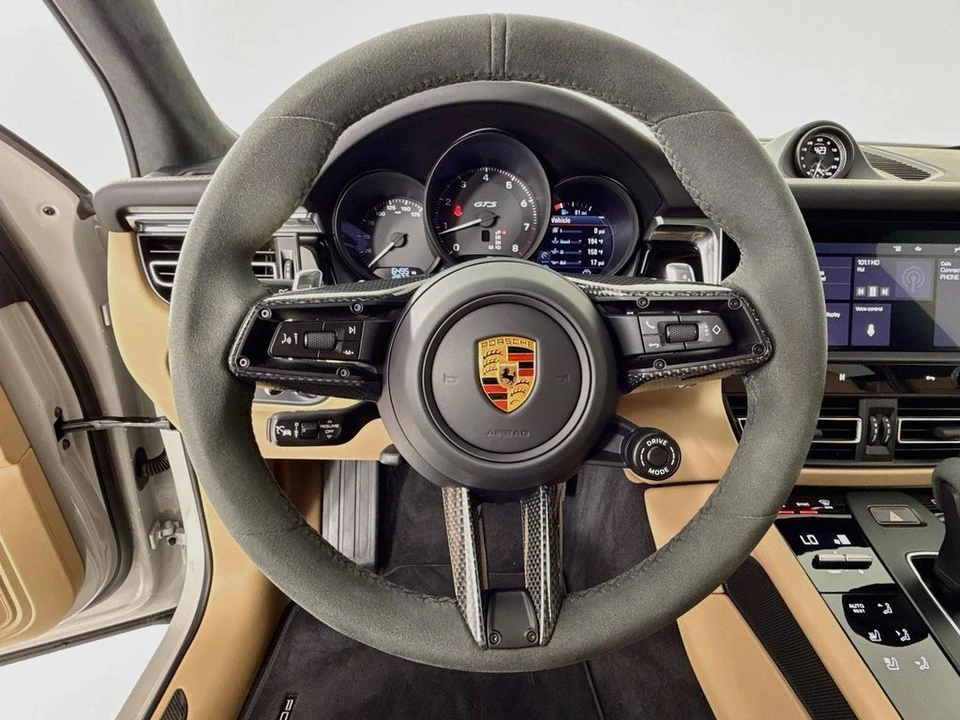 2026 Porsche Macan GTS - Image 15 of 31