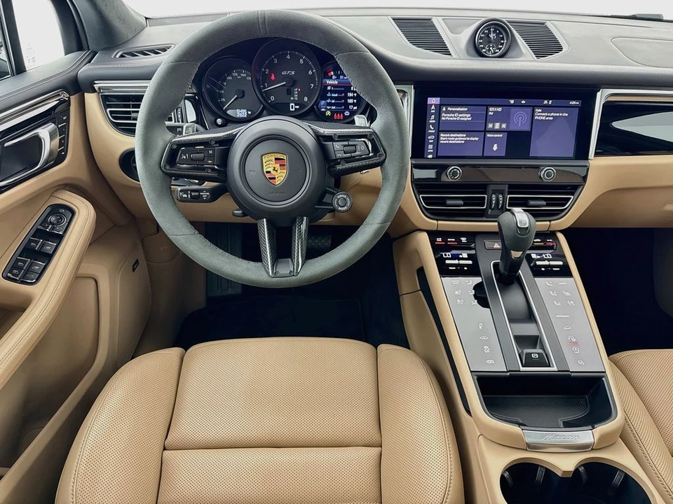 2026 Porsche Macan GTS - Image 25 of 31