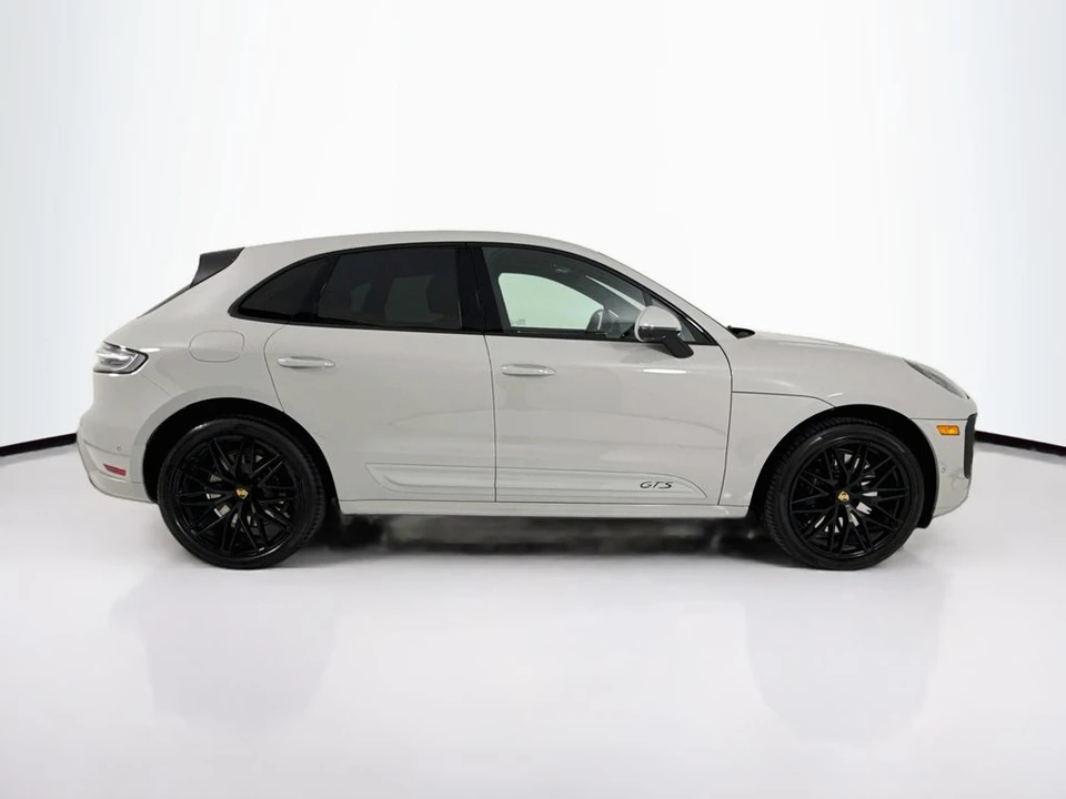 2026 Porsche Macan GTS - Image 8 of 31