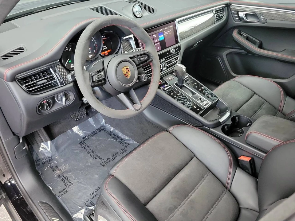 2026 Porsche Macan GTS - Image 4 of 5