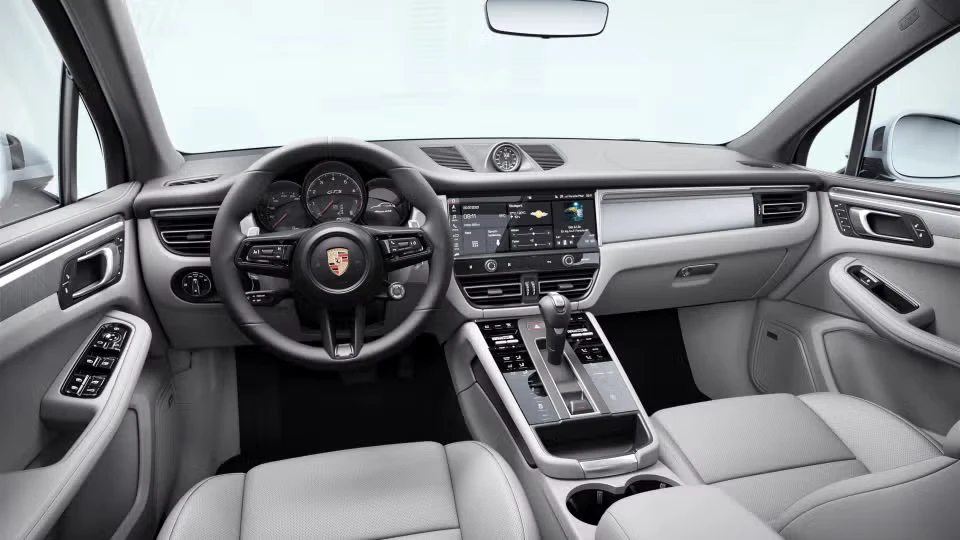 2026 Porsche Macan GTS - Image 27 of 31
