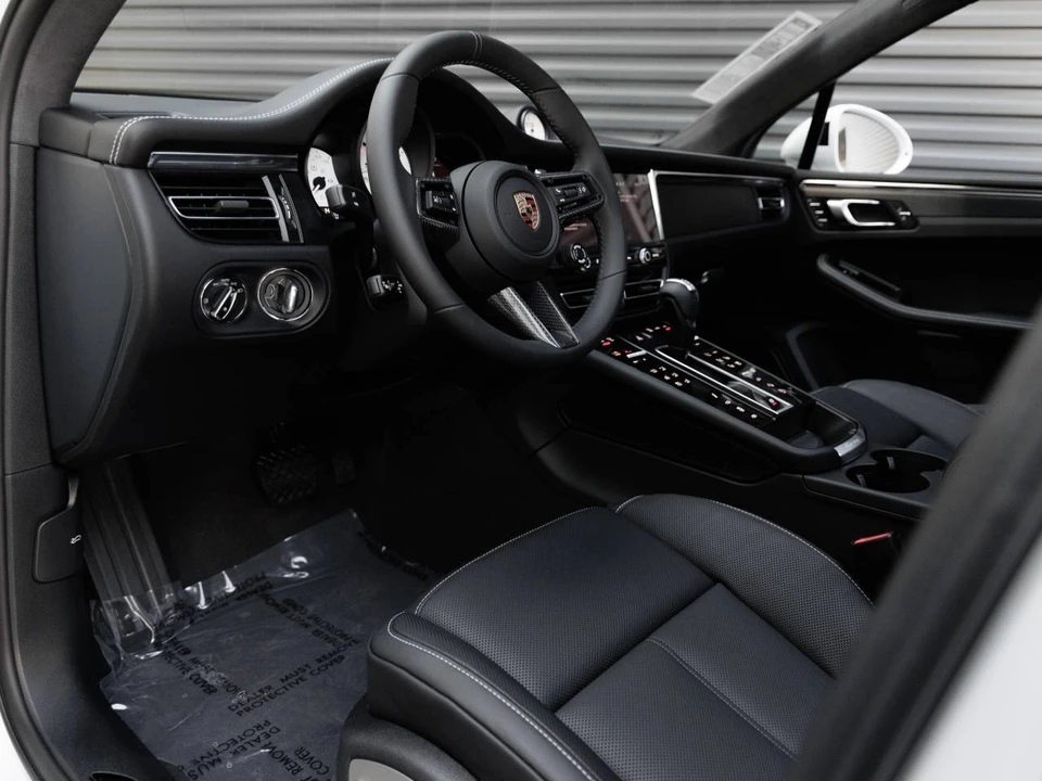 2026 Porsche Macan GTS - Image 4 of 5