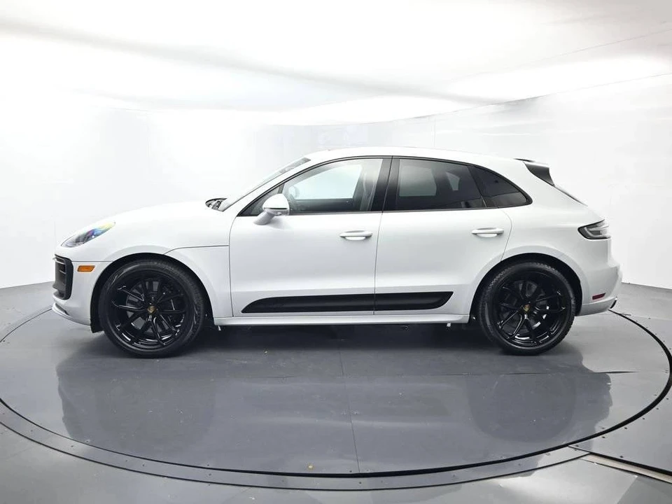2026 Porsche Macan GTS - Image 2 of 5