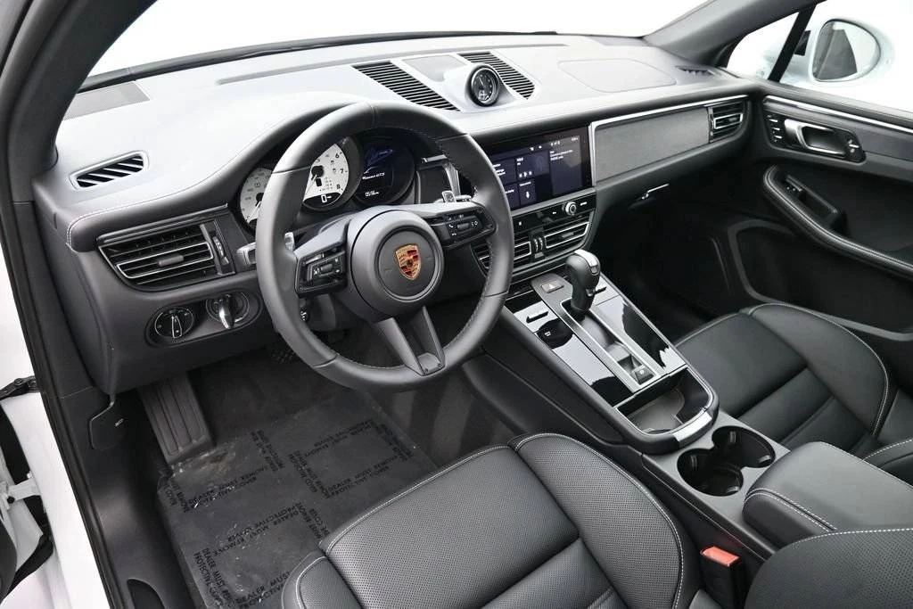 2026 Porsche Macan GTS - Image 4 of 5