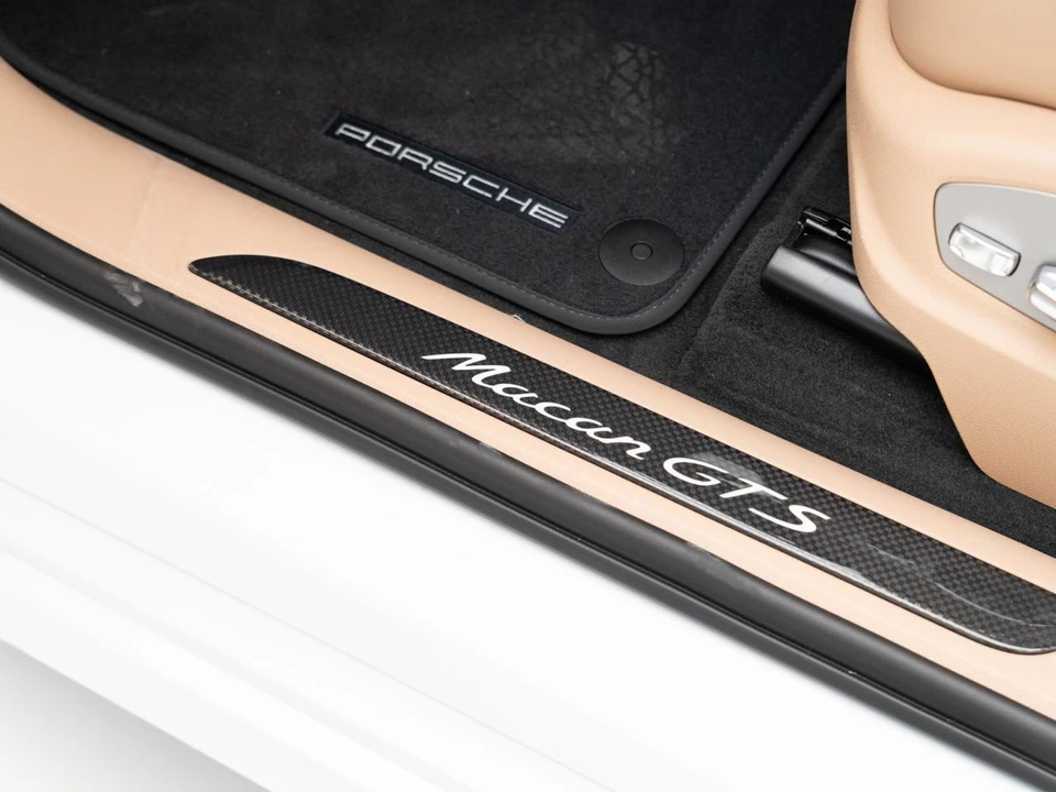 2026 Porsche Macan GTS - Image 15 of 31