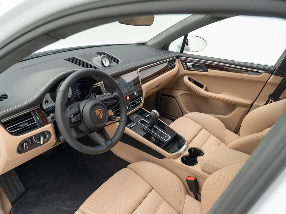 2026 Porsche Macan GTS - Image 4 of 31