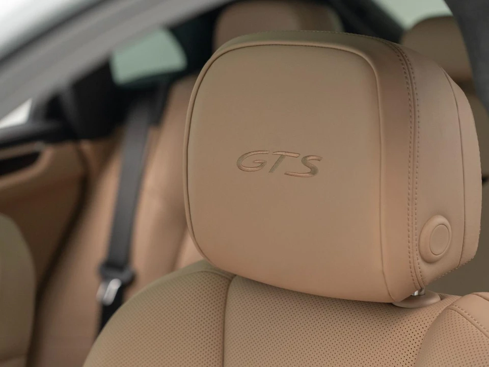 2026 Porsche Macan GTS - Image 19 of 31