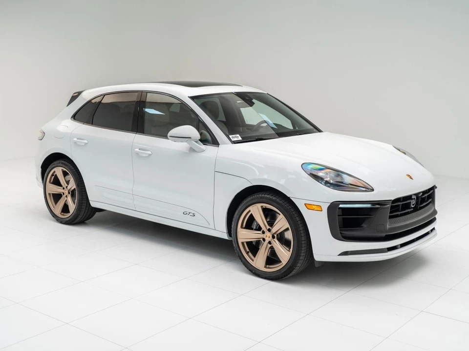 2026 Porsche Macan GTS - Image 7 of 31