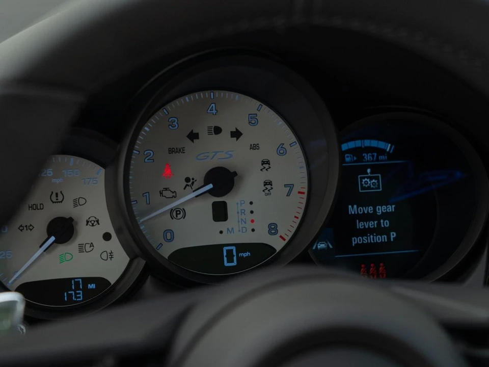 2026 Porsche Macan GTS - Image 24 of 31