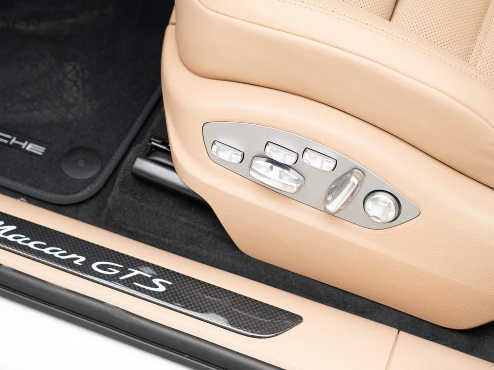 2026 Porsche Macan GTS - Image 16 of 31