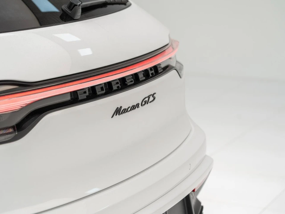 2026 Porsche Macan GTS - Image 14 of 31