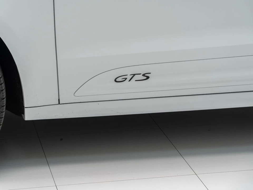 2026 Porsche Macan GTS - Image 13 of 31