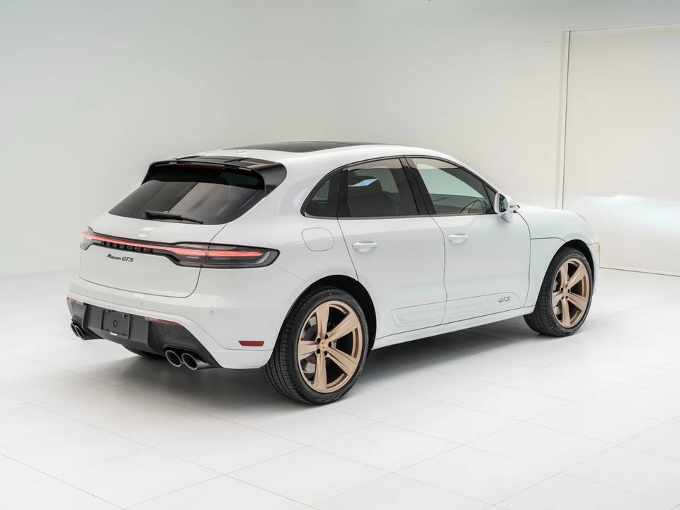 2026 Porsche Macan GTS - Image 9 of 31