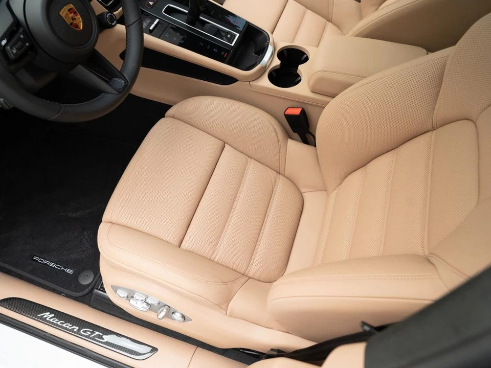 2026 Porsche Macan GTS - Image 17 of 31